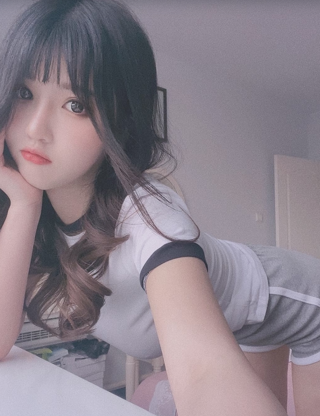 年轻嫩妹妹，刚下海不久，很听话哦